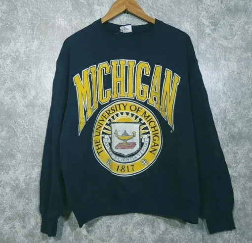 Vintage NCAA Michigan Wolverines 90s Sweatshirt T-shirt - Ideal Gift for NFL Fans