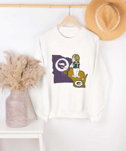 Premium Green Bay Packers piss on Baltimore Ravens sports shirt Green Bay Packers sweatshirt hoodie gifts for NFL fans