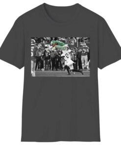 Saquon Barkley Backwards Hurdle Jump Shirt - Celebrate Athletic Excellence