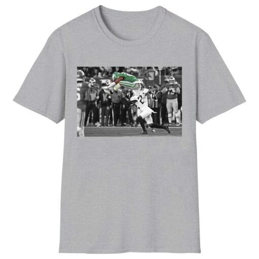 Saquon Barkley Backwards Hurdle Jump Shirt - Celebrate Athletic Excellence