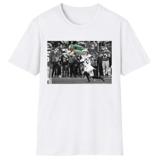 Saquon Barkley Backwards Hurdle Jump Shirt - Celebrate Athletic Excellence