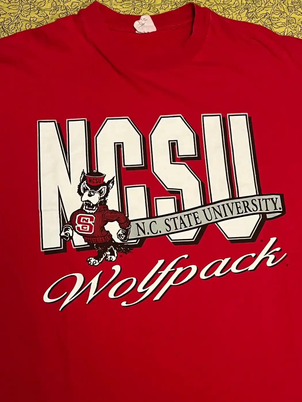 1990s North Carolina State University Wolfpack T-Shirt Sweatshirt American Football Lover Gifts - Image 2