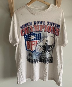 1994 Dallas Cowboys Super Bowl Xxviii 28 Distressed Vintage Style Sweatshirt T-shirt for NFL Enthusiasts