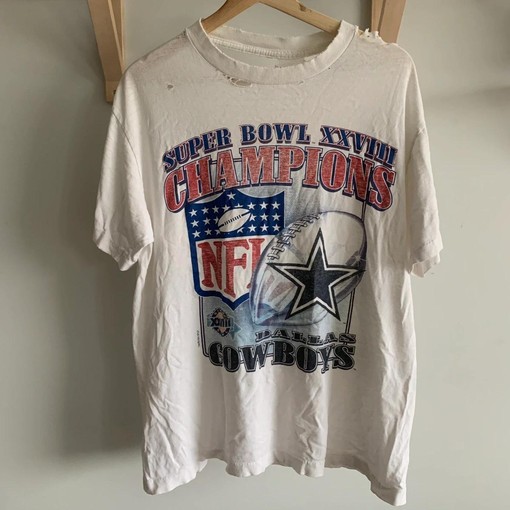 1994 Dallas Cowboys Super Bowl Xxviii 28 Distressed Vintage Style Sweatshirt T-shirt for NFL Enthusiasts