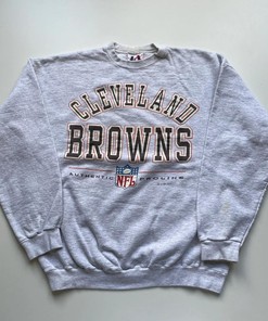 90s Cleveland Browns NFL Football Graphic Sweatshirt T-shirt - Vintage Style Perfect Gift for NFL Fans