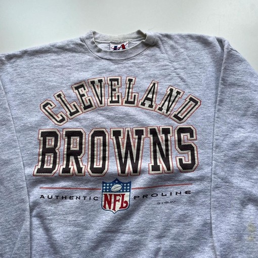 90s Cleveland Browns NFL Football Graphic Sweatshirt T-shirt - Vintage Style Perfect Gift for NFL Fans - Image 2