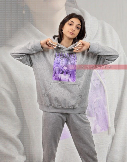 Amanda Seyfried Retro 90s Sweatshirt, Homage Fan Tees for American Actress Lovers - Movie Fans Gifts - Image 2
