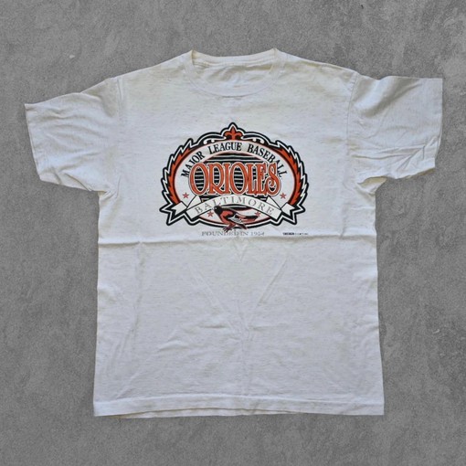 Baseball Clothing for Fans: Vintage 90s Baltimore Orioles T-Shirt with Team Logo