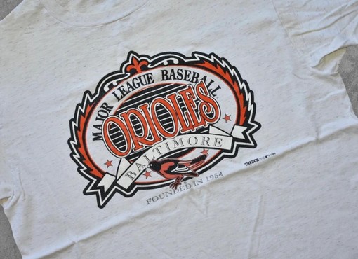 Baseball Clothing for Fans: Vintage 90s Baltimore Orioles T-Shirt with Team Logo - Image 2