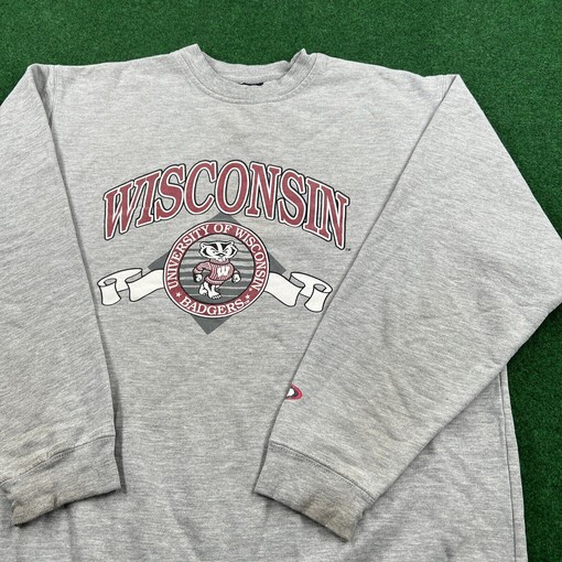 Bucky Football Team Gear: Vintage University of Wisconsin Badgers Red Sweatshirt with sport shirts unisex
