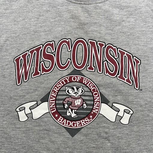Bucky Football Team Gear: Vintage University of Wisconsin Badgers Red Sweatshirt with sport shirts unisex - Image 3