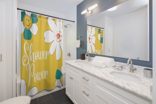 Cheerful Yellow Groovy Flower Shower Curtain for 70s Vibes - Image 2