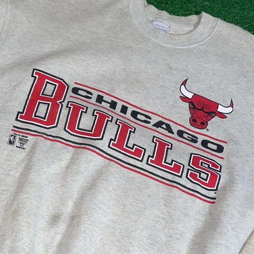 Chicago Bulls Vintage Style Apparel - Retro Hoops Collection - Image 2