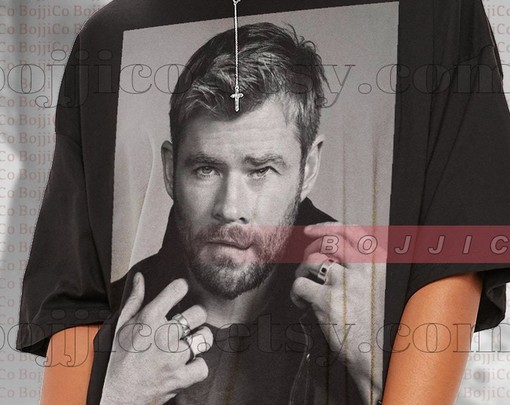 Chris Hemsworth Vintage Movie Shirt, Fan Tees for Hemsworth Lovers, Retro 90s Sweater, Chris Hemsworth Gift on Birthday - Image 2