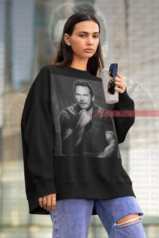 Chris Pratt Fan Tee - Retro 90s Sweater for Movie Lovers