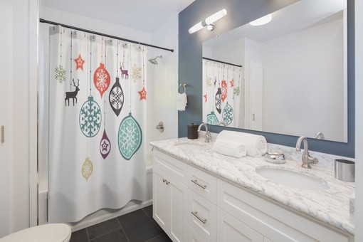 Christmas Holiday Ornament Print Shower Curtain for Festive Bathroom Decor - Image 2