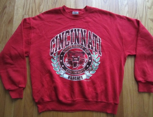 Cincinnati Bearcats Vintage Style - NCAA Crewneck Sweatshirt and T-Shirt