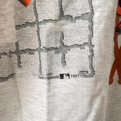 Classic Baseball Apparel: Vintage 1997 Baltimore Orioles T-Shirt with Retro Design - Image 2