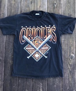 Classic Baseball Clothing: Vintage 1996 Black and Orange Baltimore Orioles T-Shirt with Team Logo
