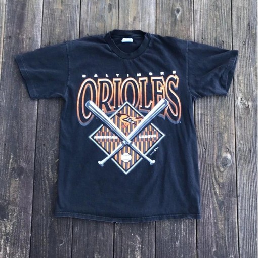 Classic Baseball Clothing: Vintage 1996 Black and Orange Baltimore Orioles T-Shirt with Team Logo