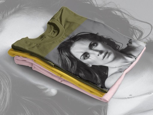 Classic Winona Ryder Tee, Retro Photo Fan Art Design 90s Style Shirt - Image 4