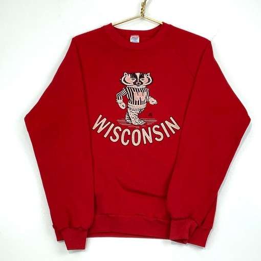 Crewneck Wisconsin Badgers Sweatshirt - Vintage Style NCAA Apparel with college shirts