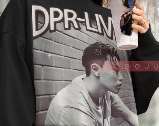DPR Live Merch Gift with Hong Da-Bin in the Homage Tshirt - Image 4