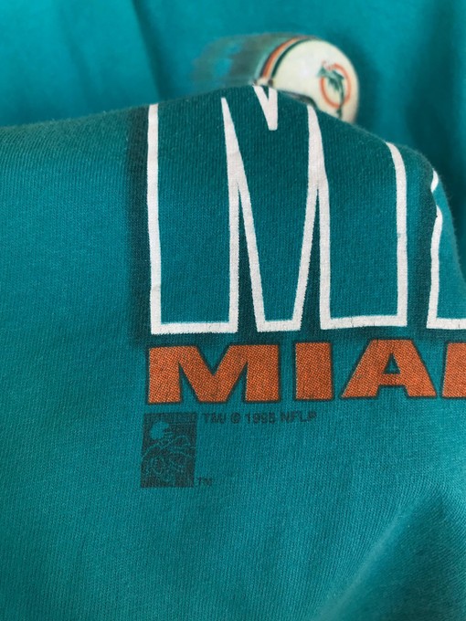 Dan Marino #13 Miami Dolphins Vintage Style 90s NFL Sweatshirt T-shirt, NCAA Football Teams Gifts for Fans - Image 3
