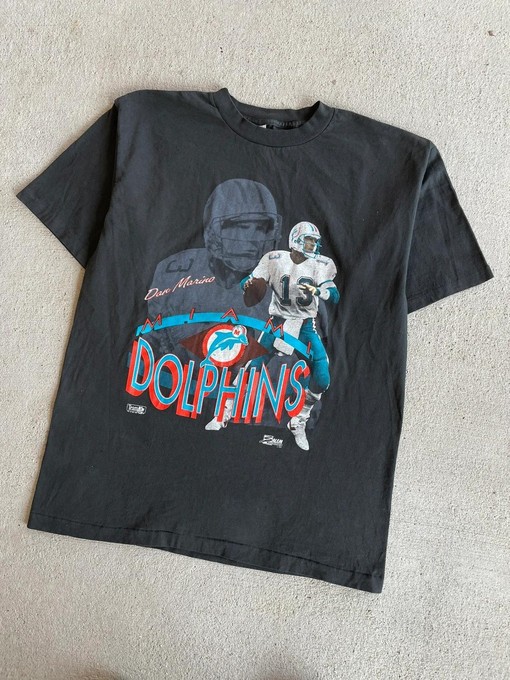 Dan Marino NFL Vintage Style Graphic Sweatshirt T-shirt - Ideal Gift for Fans - Vintage NCAA Shirts