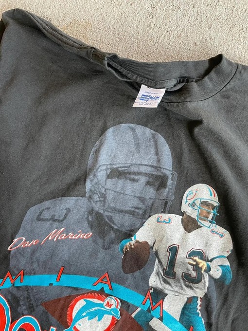 Dan Marino NFL Vintage Style Graphic Sweatshirt T-shirt - Ideal Gift for Fans - Vintage NCAA Shirts - Image 2