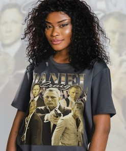 Daniel Craig Homage Vintage Vintage Casino Film T-Shirt for Women
