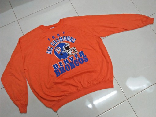 Denver Broncos AFC Champions 1987 Vintage Style Orange Sweatshirt T-Shirt Ideal Gift for NFL Fans