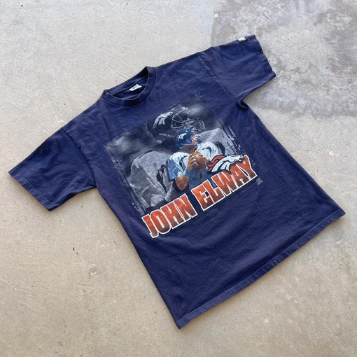 Denver Broncos John Elway Starter Vintage Sweatshirt T-shirt - Ideal Gift for NFL & State University Shirt Fans