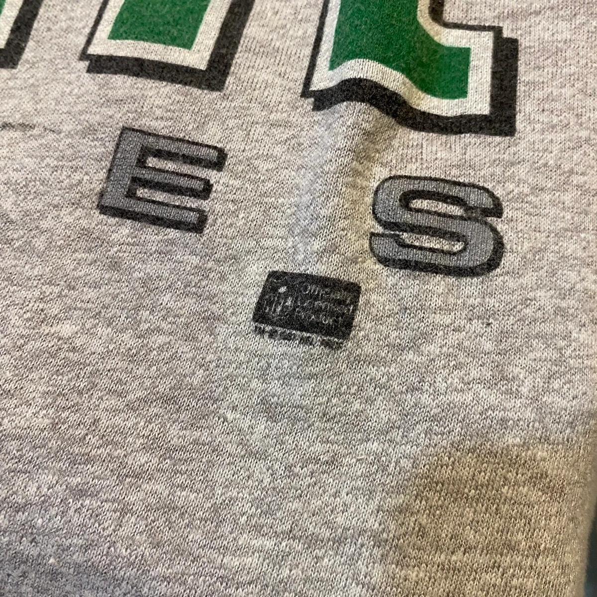Eagles Reggi Sweatshirt T-shirt - Rare and Ideal Gift for NFL Fans with vintage ncaa shirts - Image 4
