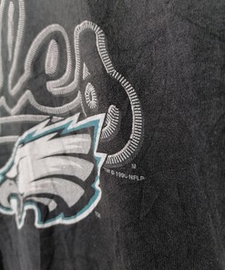 Eagles Vintage Style 90s Sweatshirt T-shirt, NCAA Football Teams Gifts for Fans