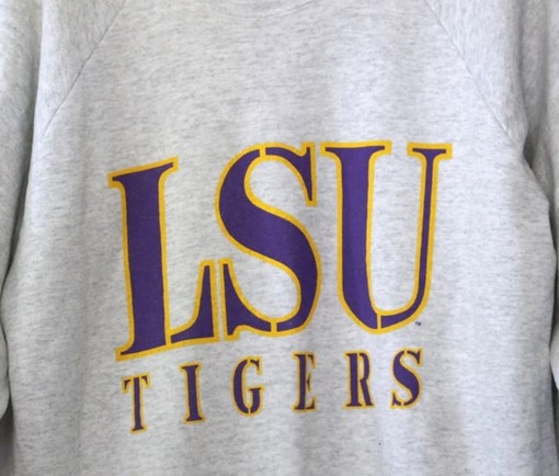Georgia Bulldogs Sweater - Stay Warm and Stylish in Vintage NCAA Apparel - Image 2