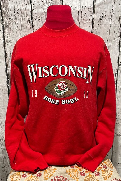 Get Your Vintage Wisconsin Badgers Style with a 1999 Rose Bowl Crewneck Sweatshirt
