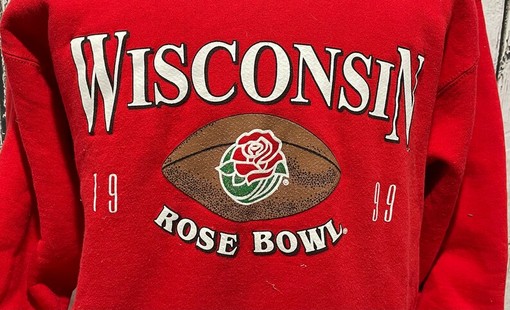 Get Your Vintage Wisconsin Badgers Style with a 1999 Rose Bowl Crewneck Sweatshirt - Image 2