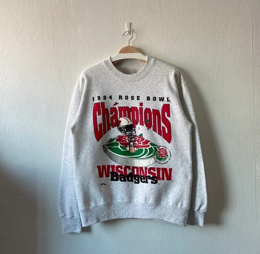 Get a Vintage 1994 University of Wisconsin Badgers Rose Bowl Tournament Crewneck Sweatshirt - Ideal for NCAA Fans