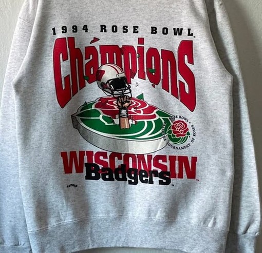 Get a Vintage 1994 University of Wisconsin Badgers Rose Bowl Tournament Crewneck Sweatshirt - Ideal for NCAA Fans - Image 2