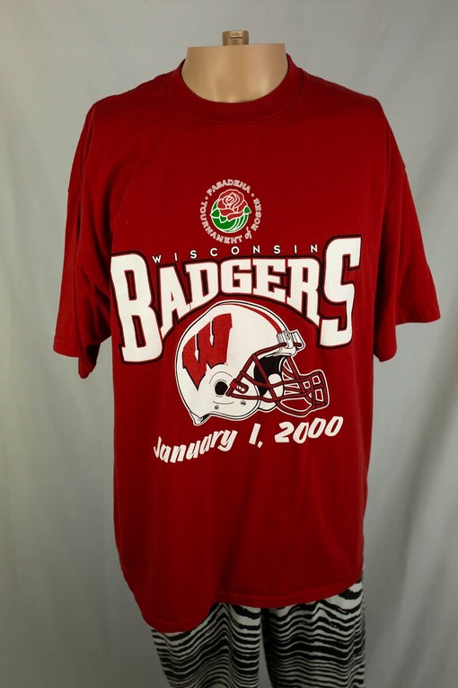 Gift for College Student: Vintage 2000 University of Wisconsin Badgers Rose Bowl Shirt with American university t shirt