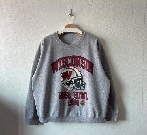 Go Retro with a Vintage 2000 University of Wisconsin Badgers Crewneck Sweatshirt - Great for Fans