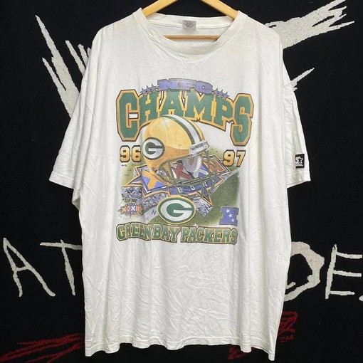 Green Bay Packers NFC Champions 1997 Vintage Style Football Sweatshirt T-shirt for NFL Enthusiasts