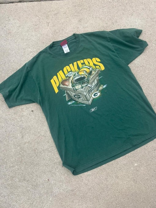 Green Bay Packers NFL Vintage Sweatshirt T-Shirt - Ideal Apparel for Football Fans