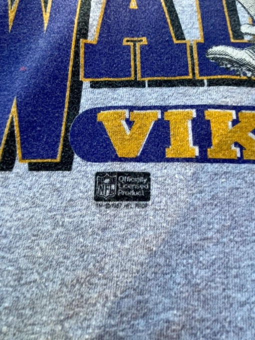 Hershel Walker NFL Minnesota Vikings Sweatshirt T-Shirt, NFL Football Teams Gifts For Fans - Image 3