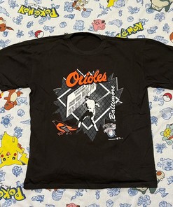 Iconic Baseball Tee: Vintage 1993 Baltimore Orioles Brown MLB Shirt with Team Logo