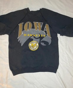 Iowa Hawkeye Vintage Style T-Shirt Sweatshirt for Sports Fans