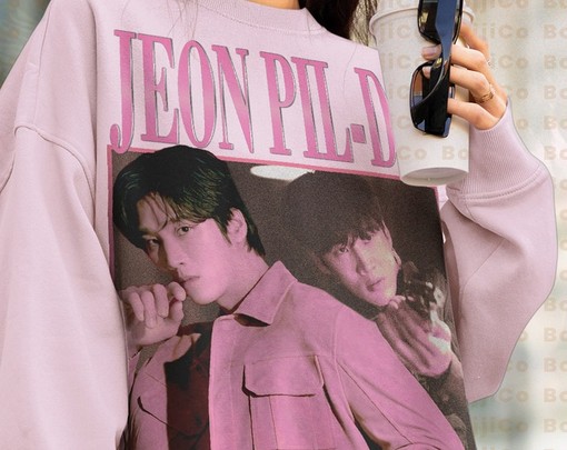 Jessica Darrow Unisex Sweatshirt, Jessica Darrow Shirt, Fan Actress and Singer Sweater, Animation Singer Tee - Image 4