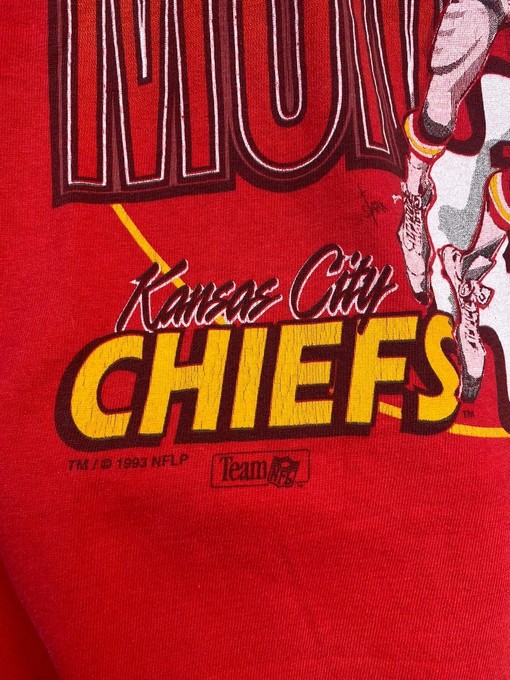 Joe Montana Chiefs NFL 1993 Sweatshirt T-shirt - Vintage Style and Ideal Gift for NFL Fans with state university shirt - Image 3