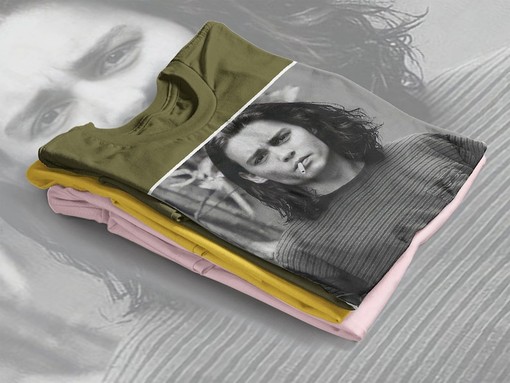 Johnny Depp Fans Gift with Photo Homage T-shirt for RottenBorn Trial - Image 4